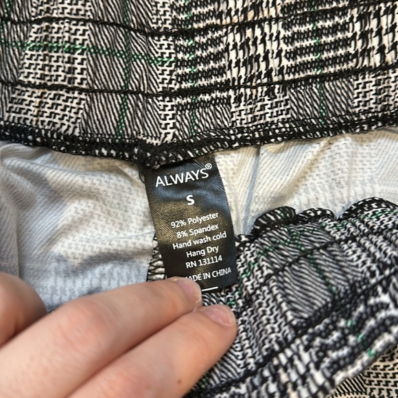 Plaid pants - Picture 2 of 2